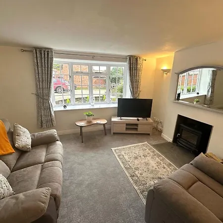 2 Bedroom Free Private Parking Fire Place *
