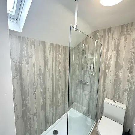 2 Bedroom Free Private Parking Fire Place Holiday home