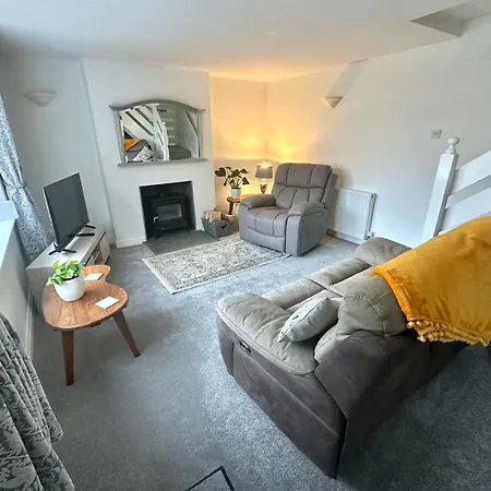 2 Bedroom Free Private Parking Fire Place Holiday home *