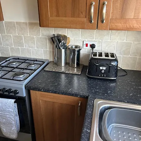 2 Bedroom Free Private Parking Fire Place *