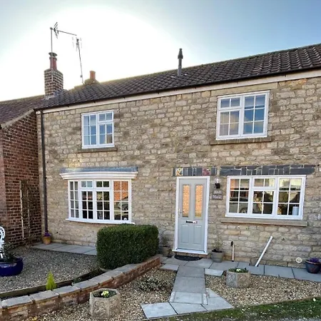 2 Bedroom Free Private Parking Fire Place Holiday home *